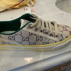 Worn once! Gucci 1977 tennis shoes size 7.5
